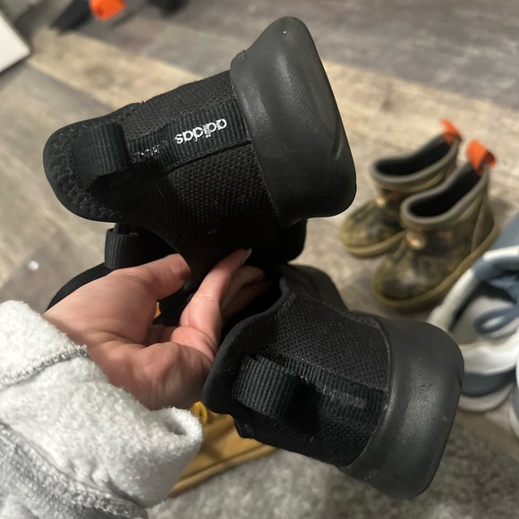 Adidas - Picture 2 of 3